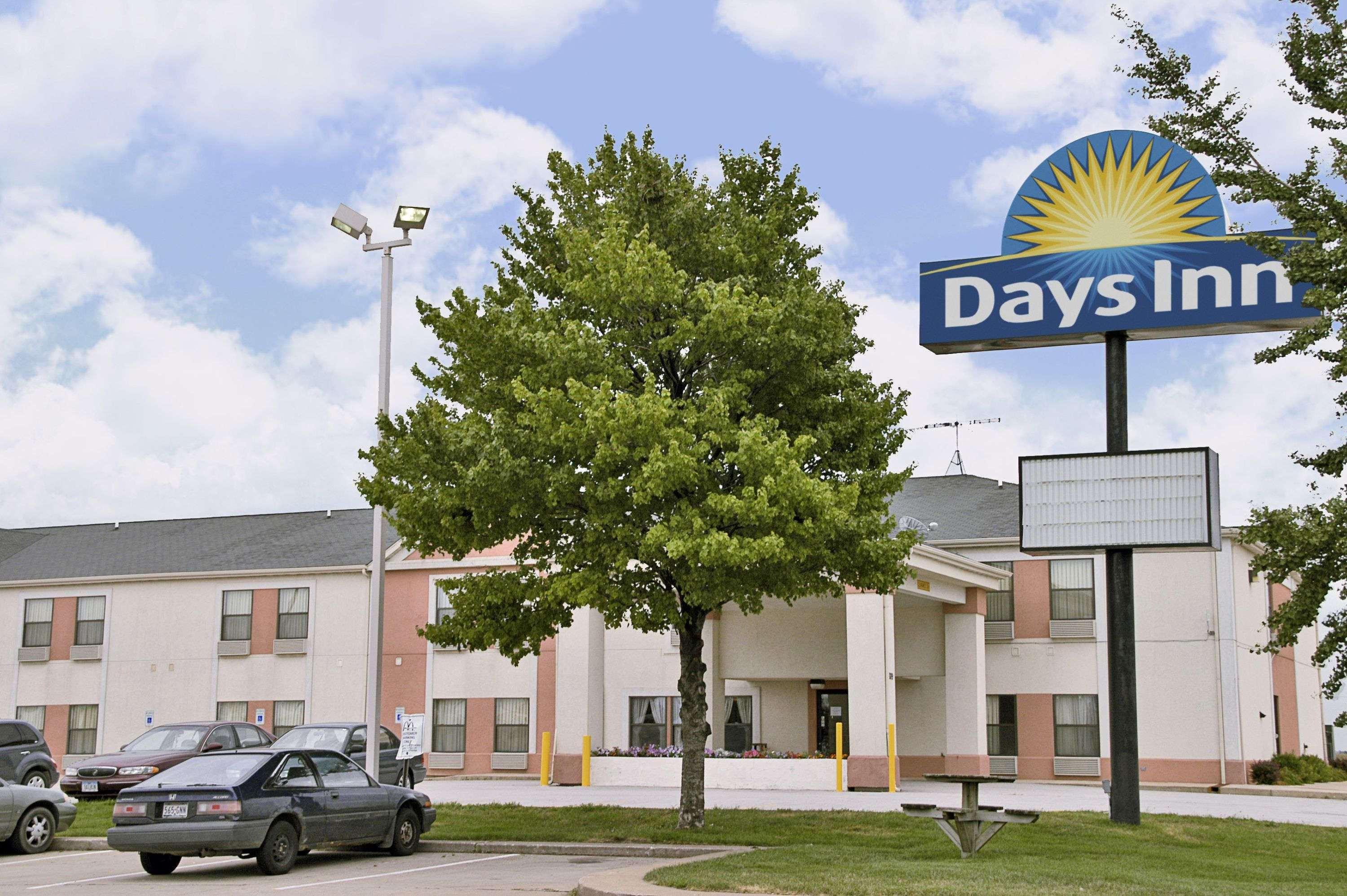 Days Inn By Wyndham Walcott Davenport Extérieur photo
