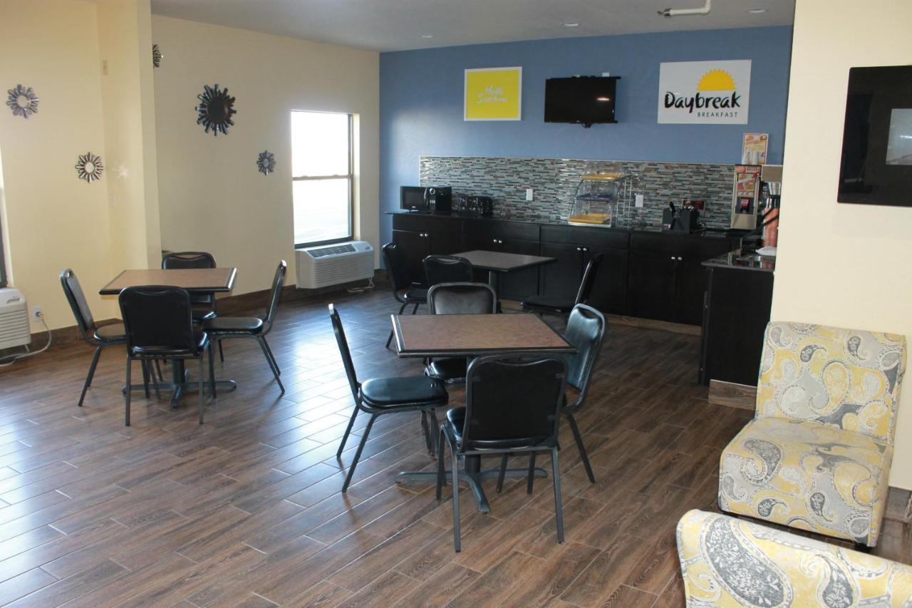 Days Inn By Wyndham Walcott Davenport Extérieur photo